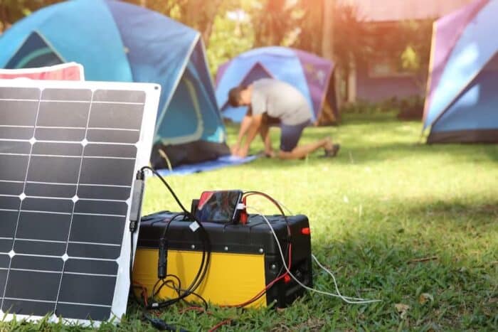 Groupe électrogène solaire rechargé par un panneau solaire